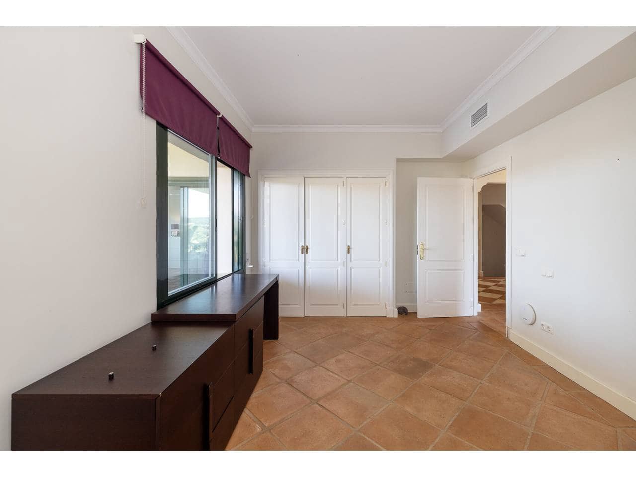 4 bedroom Villa for sale in Sotogrande with pool garage - € 1,698,000 (Ref: 9859020)