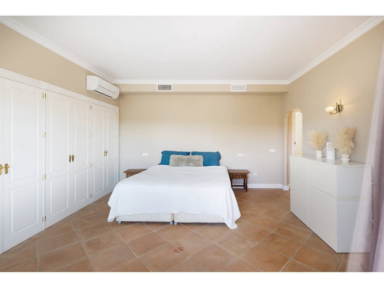 4 bedroom Villa for sale in Sotogrande with pool garage - € 1,698,000 (Ref: 9859020)