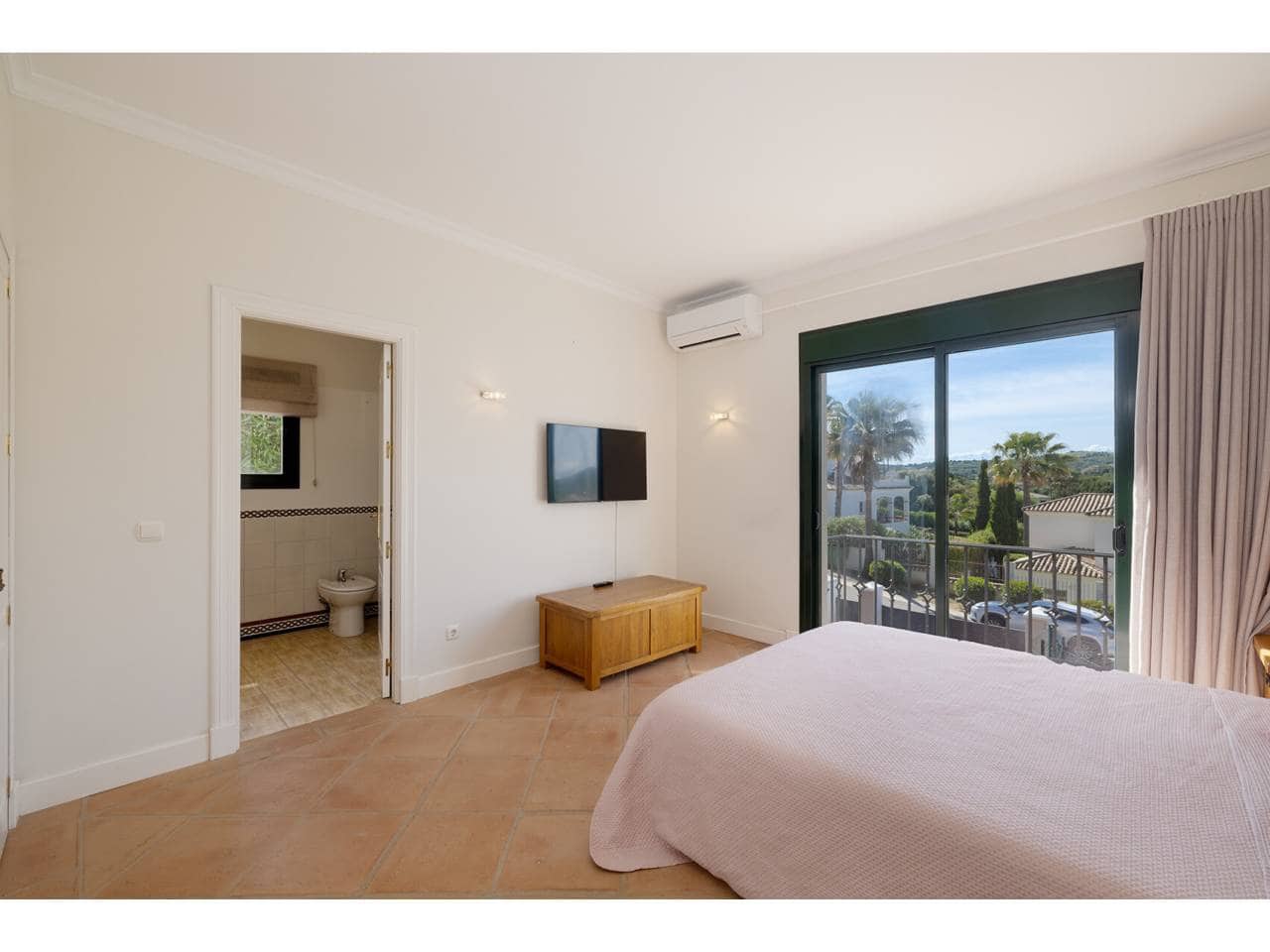 4 bedroom Villa for sale in Sotogrande with pool garage - € 1,698,000 (Ref: 9859020)