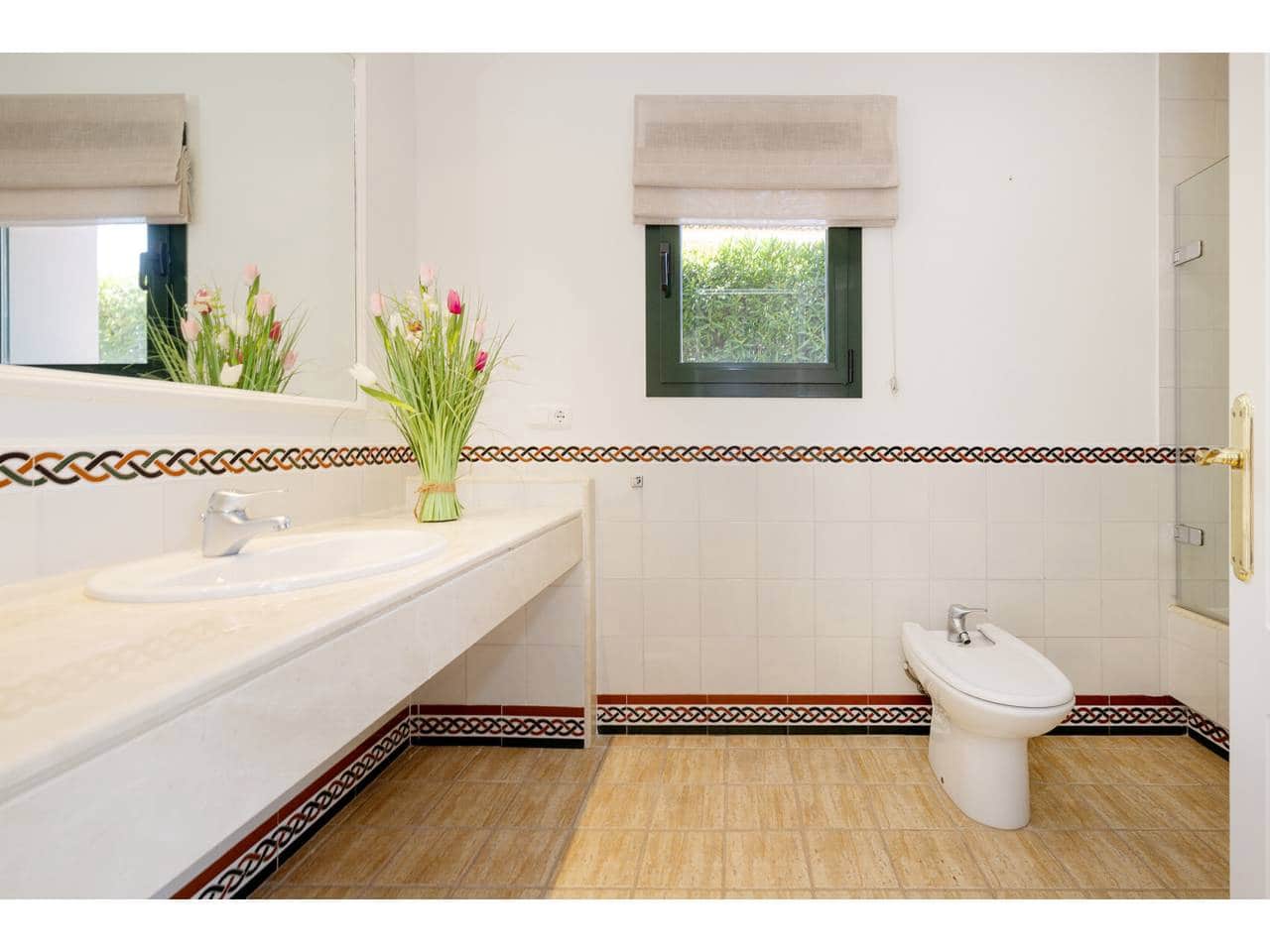 4 bedroom Villa for sale in Sotogrande with pool garage - € 1,698,000 (Ref: 9859020)