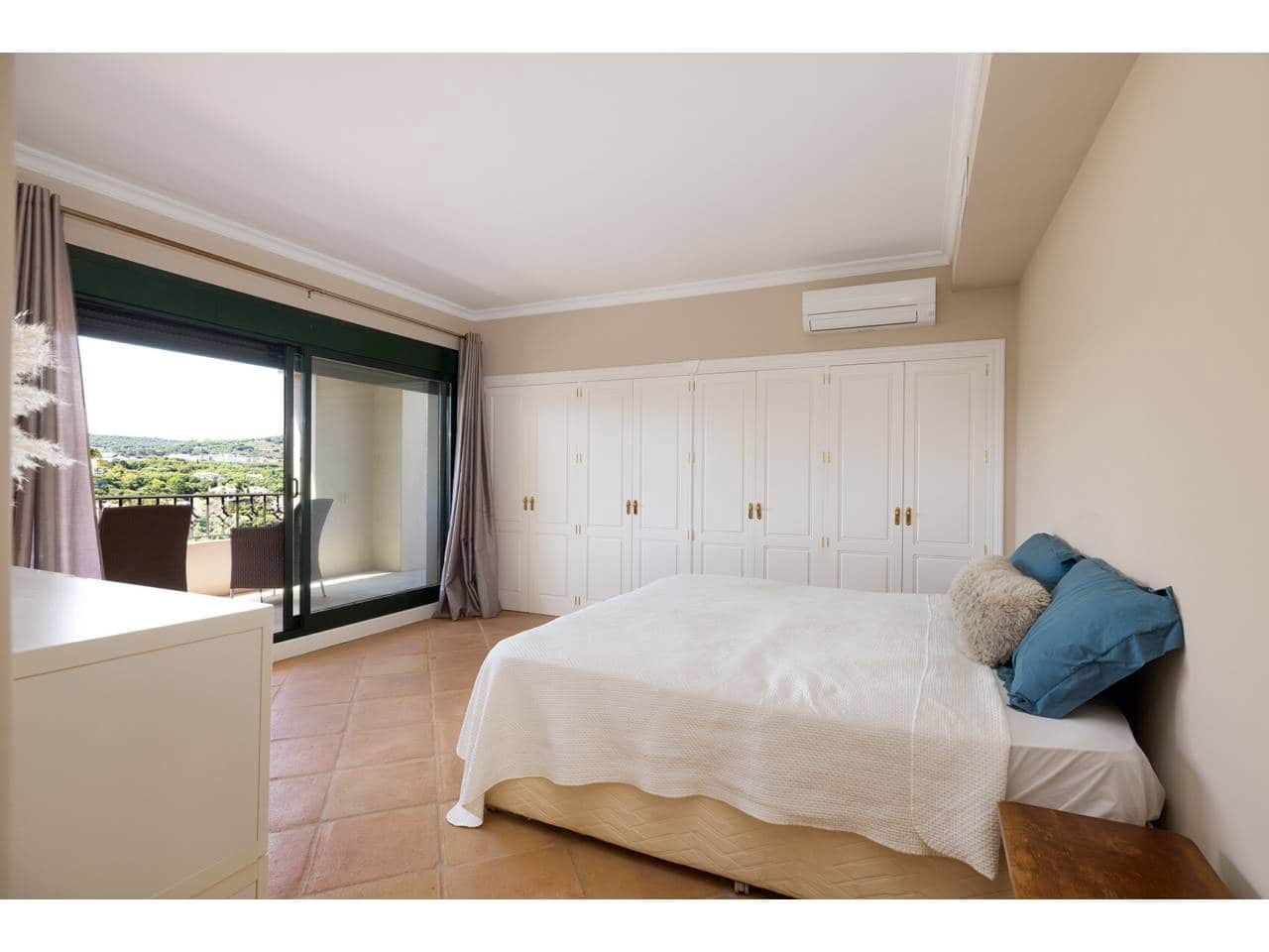 4 bedroom Villa for sale in Sotogrande with pool garage - € 1,698,000 (Ref: 9859020)