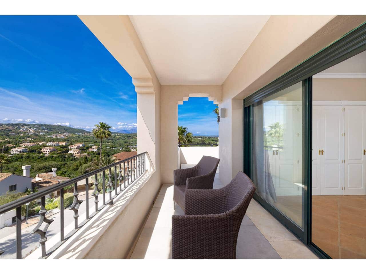 4 bedroom Villa for sale in Sotogrande with pool garage - € 1,698,000 (Ref: 9859020)