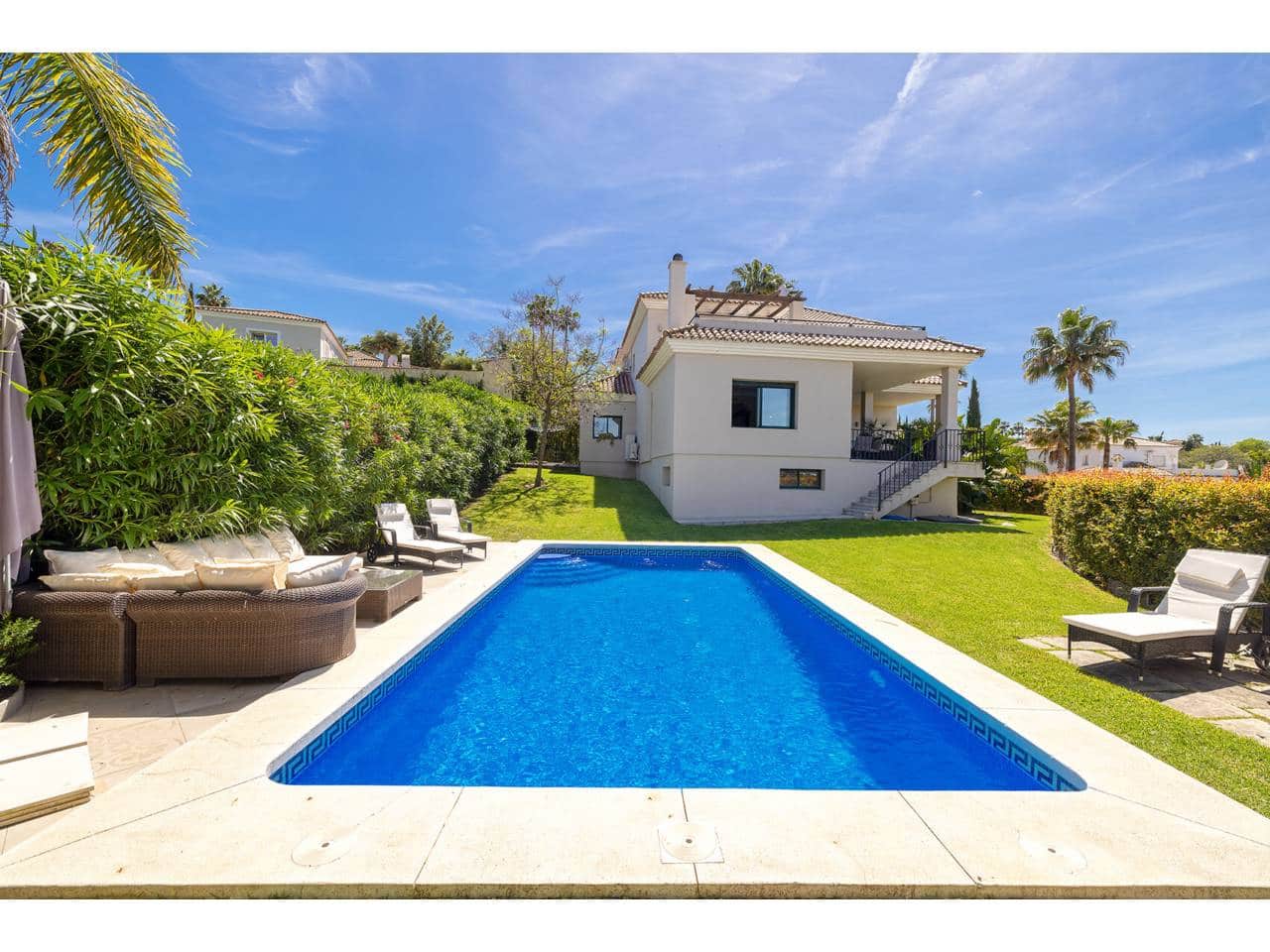 4 bedroom Villa for sale in Sotogrande with pool garage - € 1,698,000 (Ref: 9859020)
