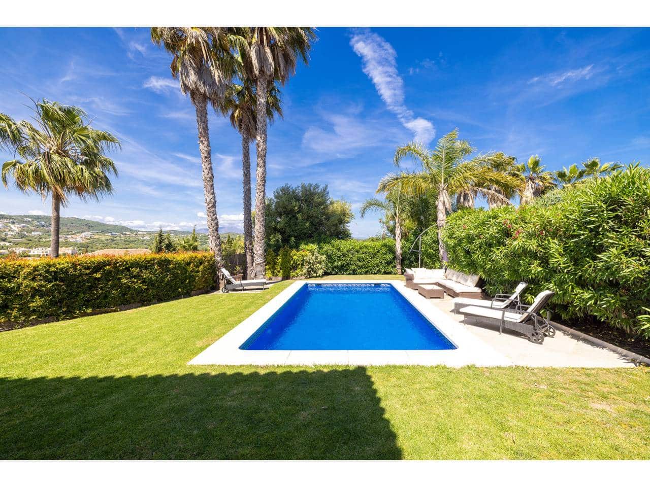 4 bedroom Villa for sale in Sotogrande with pool garage - € 1,698,000 (Ref: 9859020)