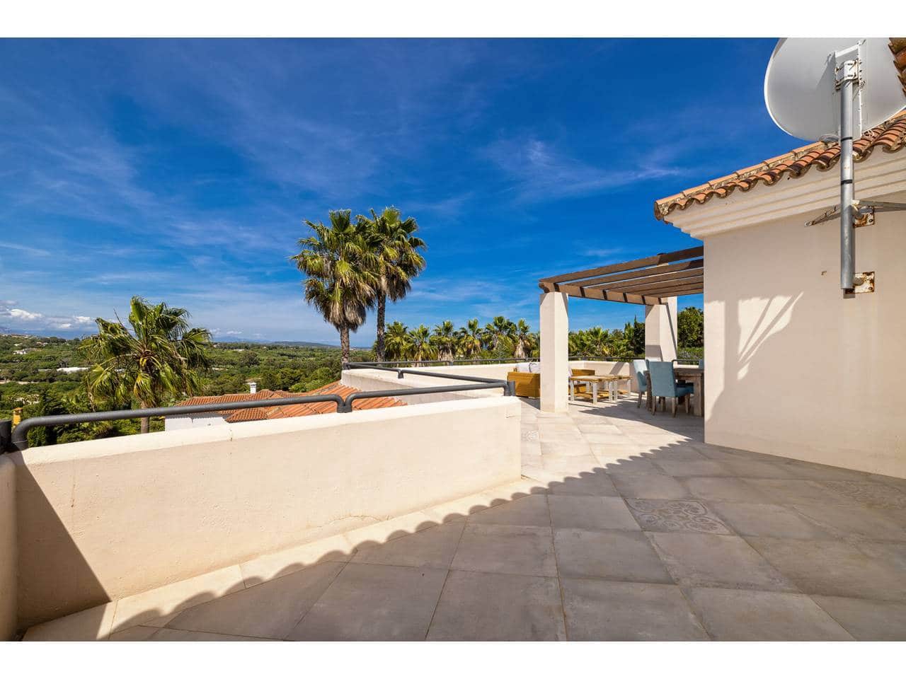 4 bedroom Villa for sale in Sotogrande with pool garage - € 1,698,000 (Ref: 9859020)