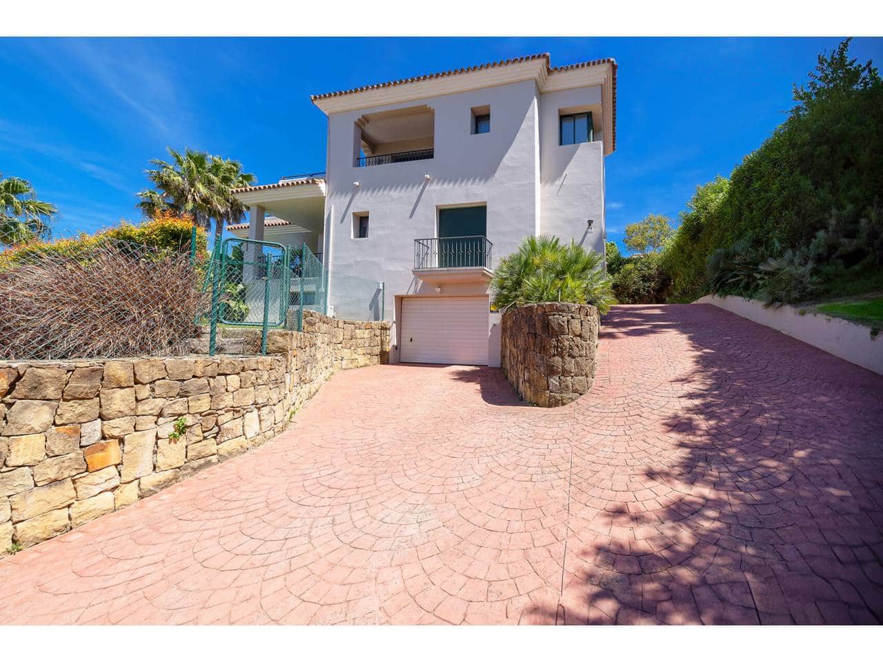 4 bedroom Villa for sale in Sotogrande with pool garage - € 1,698,000 (Ref: 9859020)