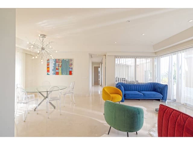 3 chambre Penthouse à vendre à Casares avec piscine garage - 590 000 € (Ref: 9863875)