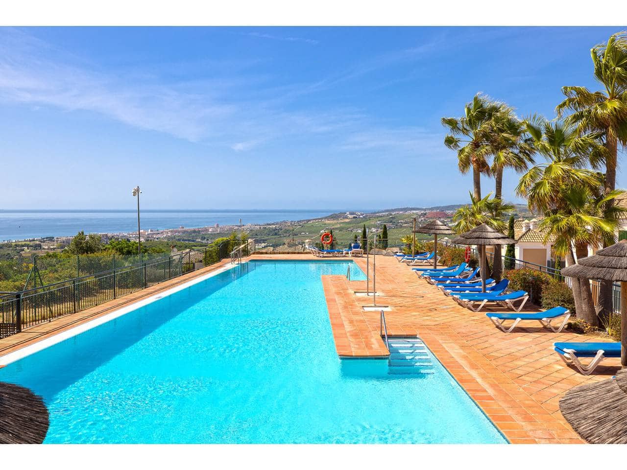 3 chambre Penthouse à vendre à Casares avec piscine garage - 590 000 € (Ref: 9863875)