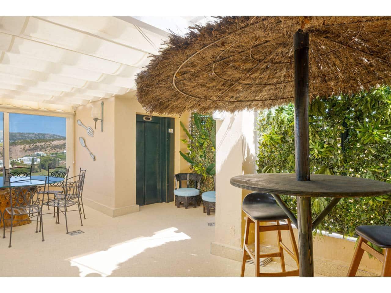 3 chambre Penthouse à vendre à Casares avec piscine garage - 590 000 € (Ref: 9863875)