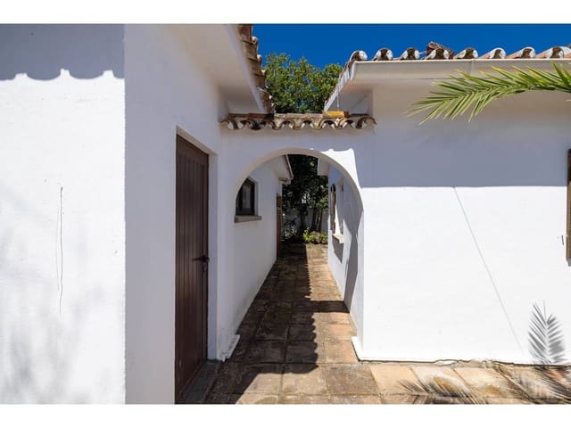 6 soveværelse Villa til salg i Algeciras med garage - € 582.000 (Ref: 9880451)