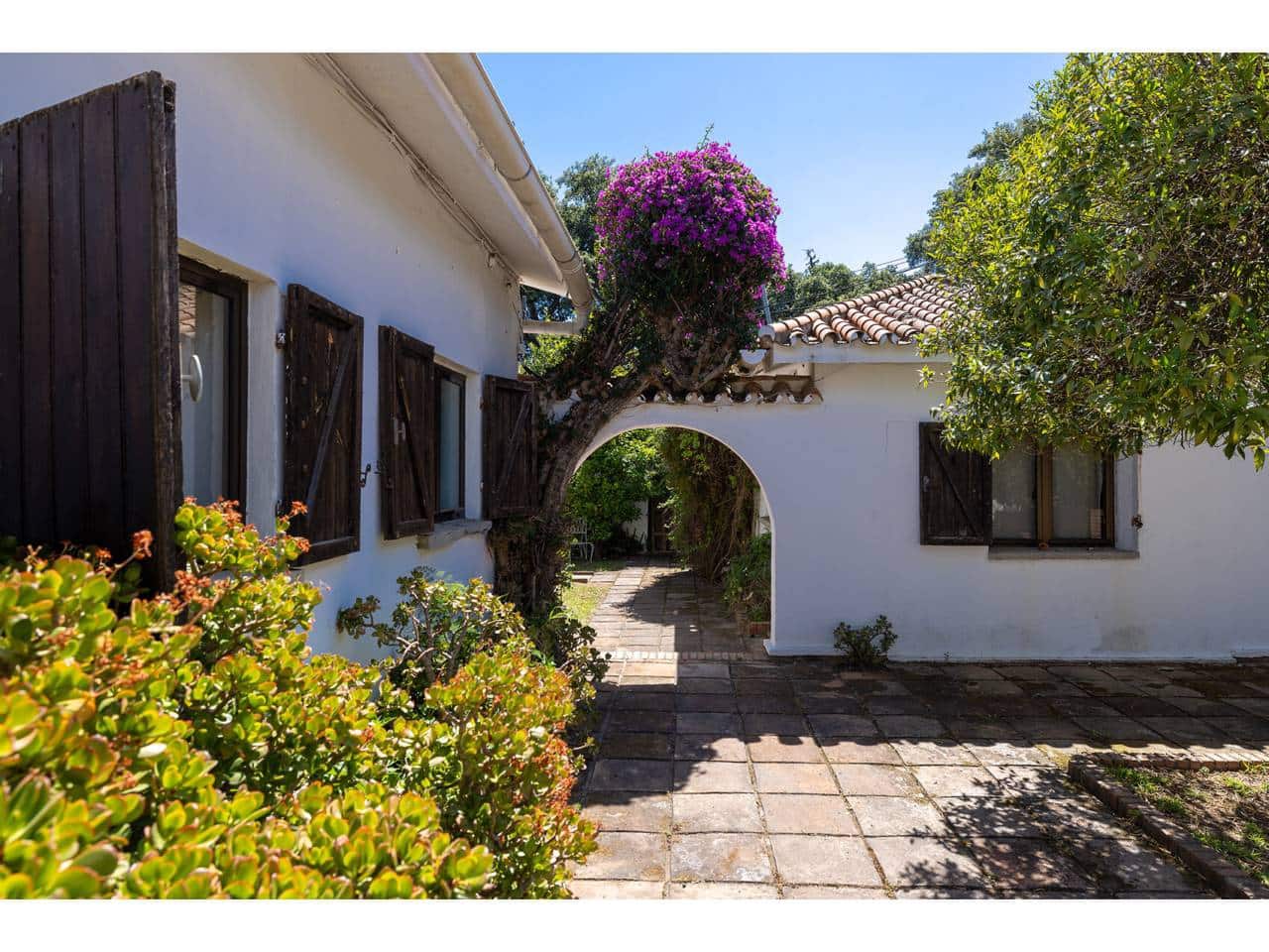 6 soverom Villa til salgs i Algeciras med garasje - € 582 000 (Ref: 9880451)