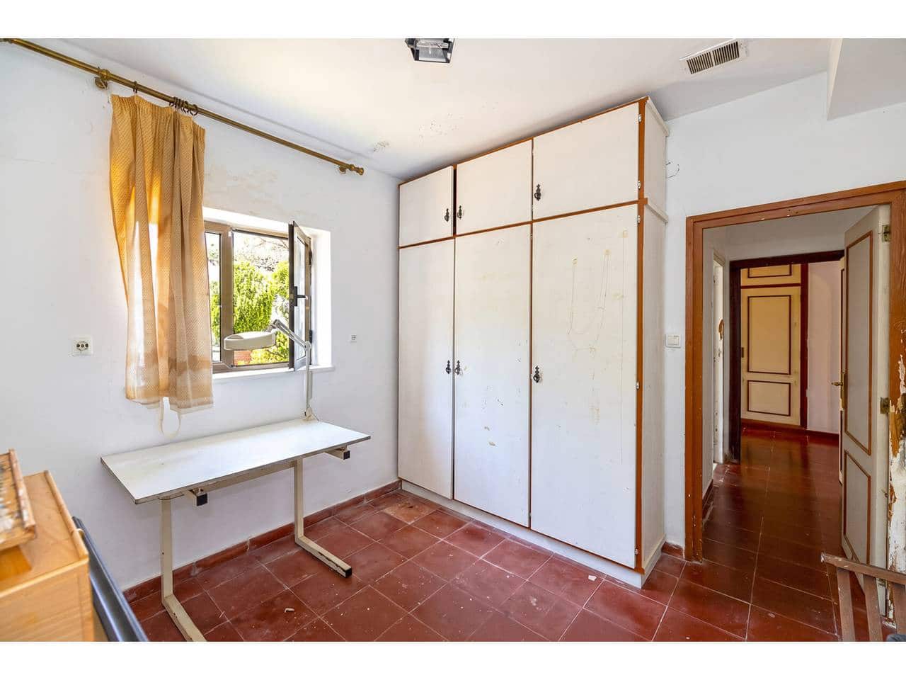 6 soverom Villa til salgs i Algeciras med garasje - € 582 000 (Ref: 9880451)
