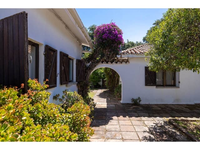 6 soveværelse Villa til salg i Algeciras med garage - € 582.000 (Ref: 9880451)