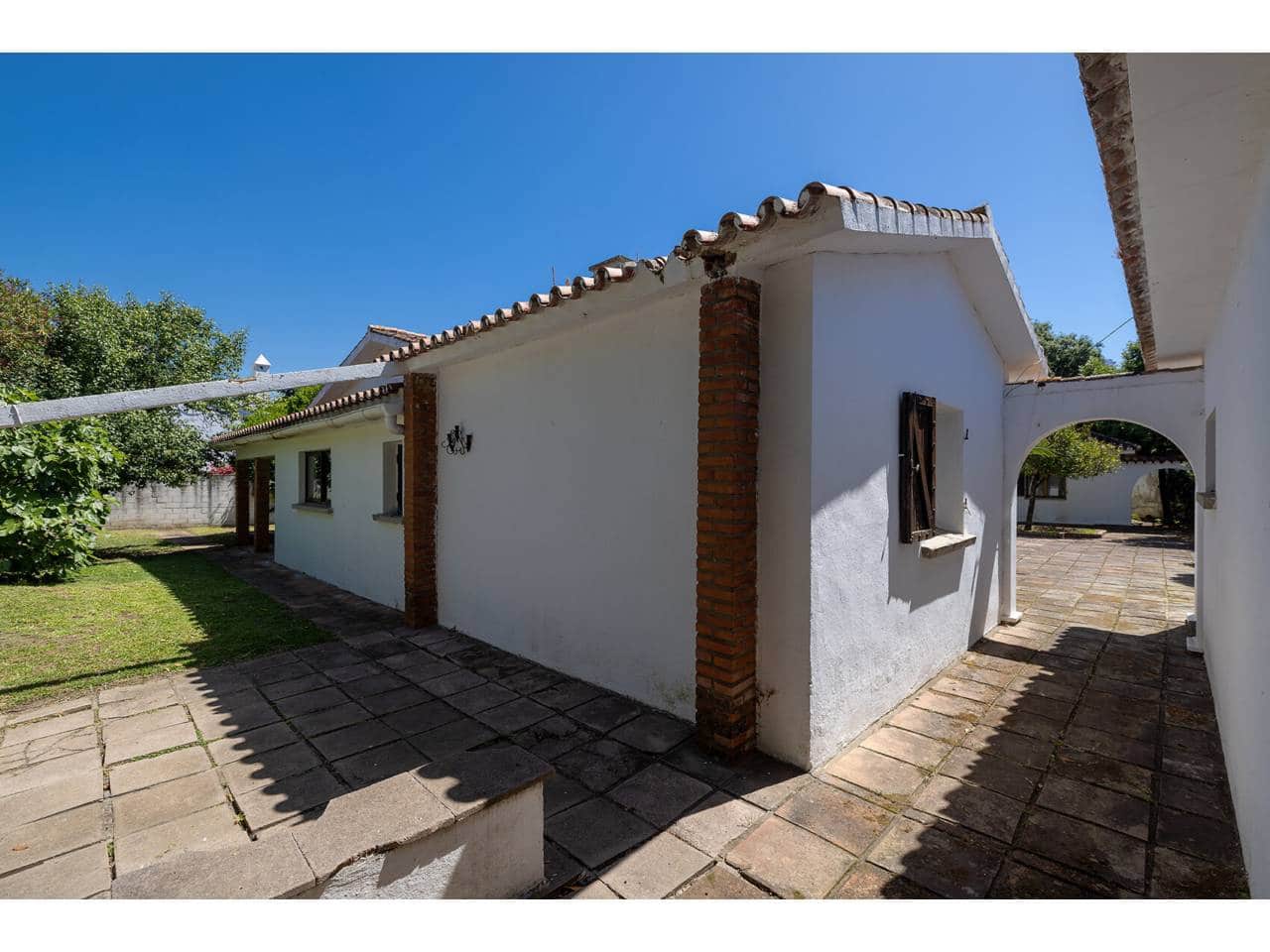 6 soverom Villa til salgs i Algeciras med garasje - € 582 000 (Ref: 9880451)