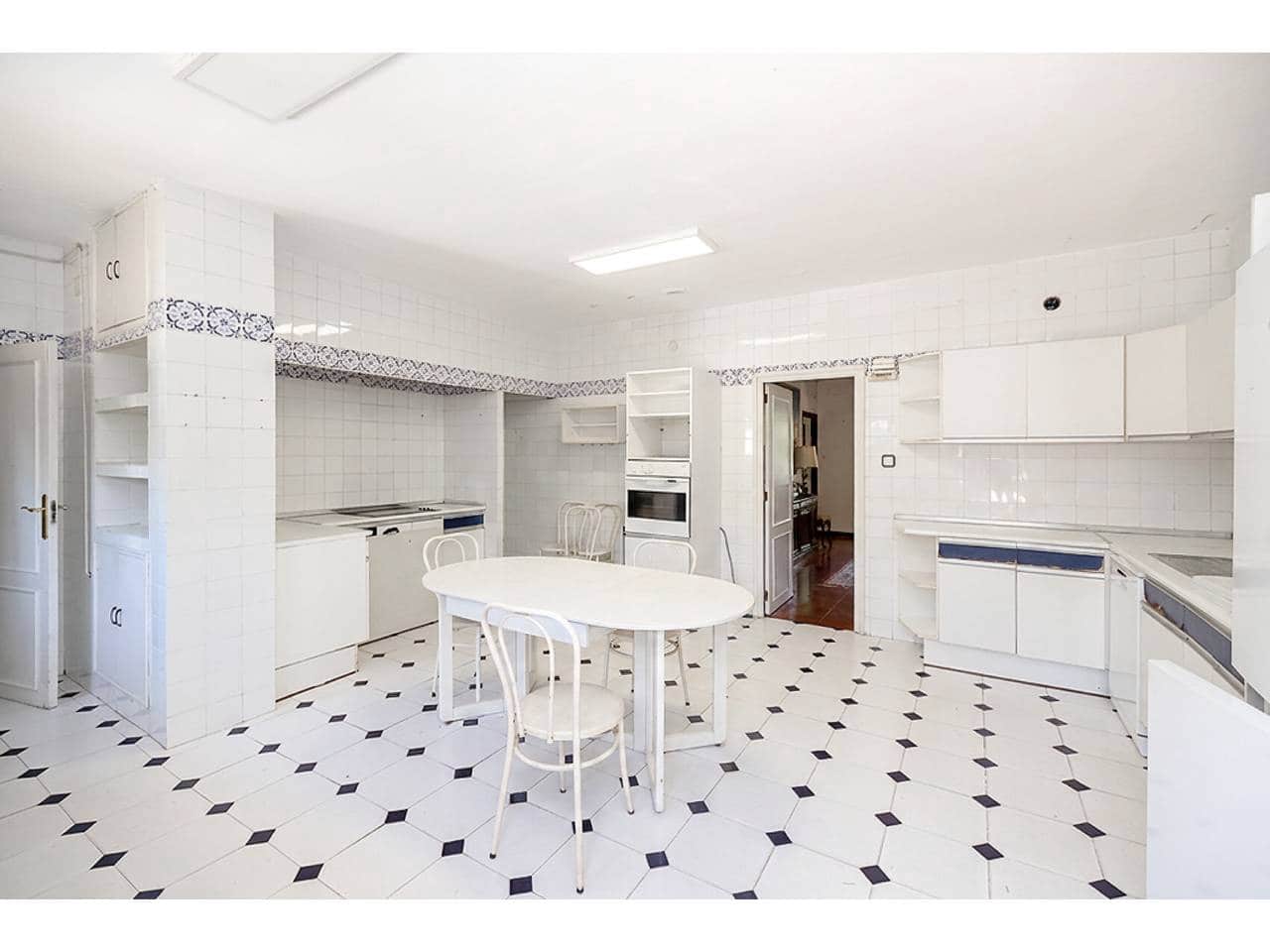 6 soverom Villa til salgs i Algeciras med garasje - € 582 000 (Ref: 9880451)