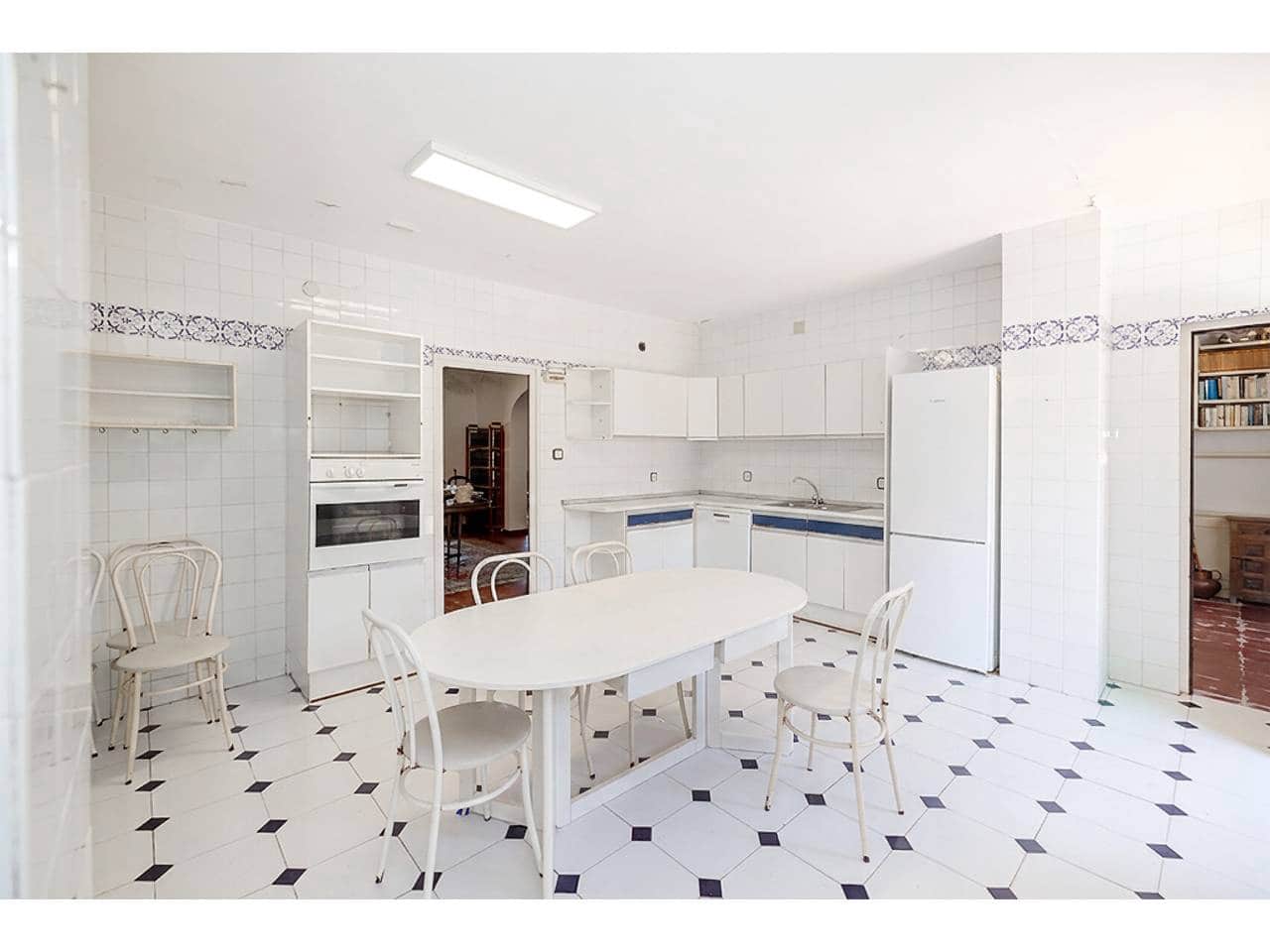 6 soverom Villa til salgs i Algeciras med garasje - € 582 000 (Ref: 9880451)