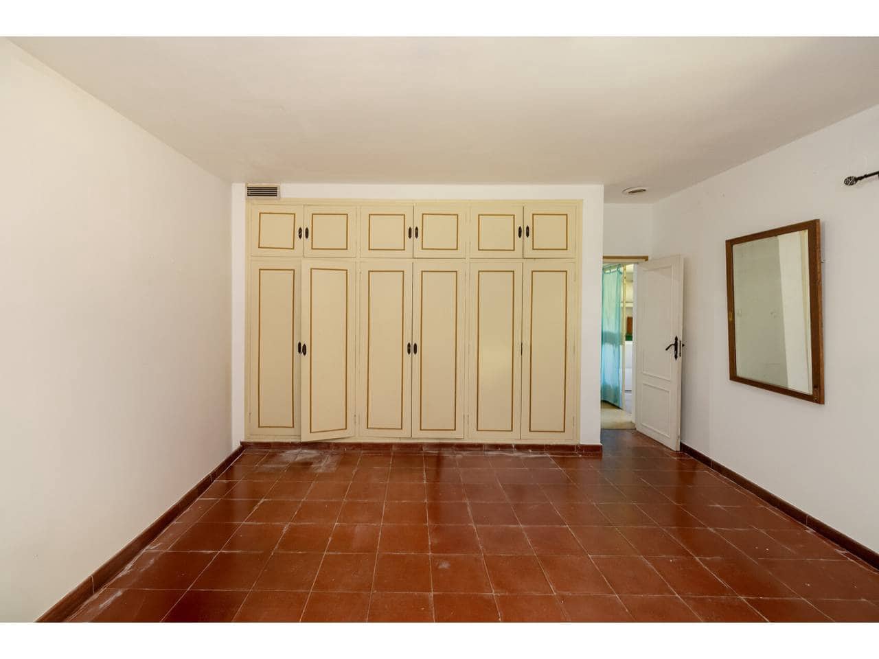 6 soverom Villa til salgs i Algeciras med garasje - € 582 000 (Ref: 9880451)