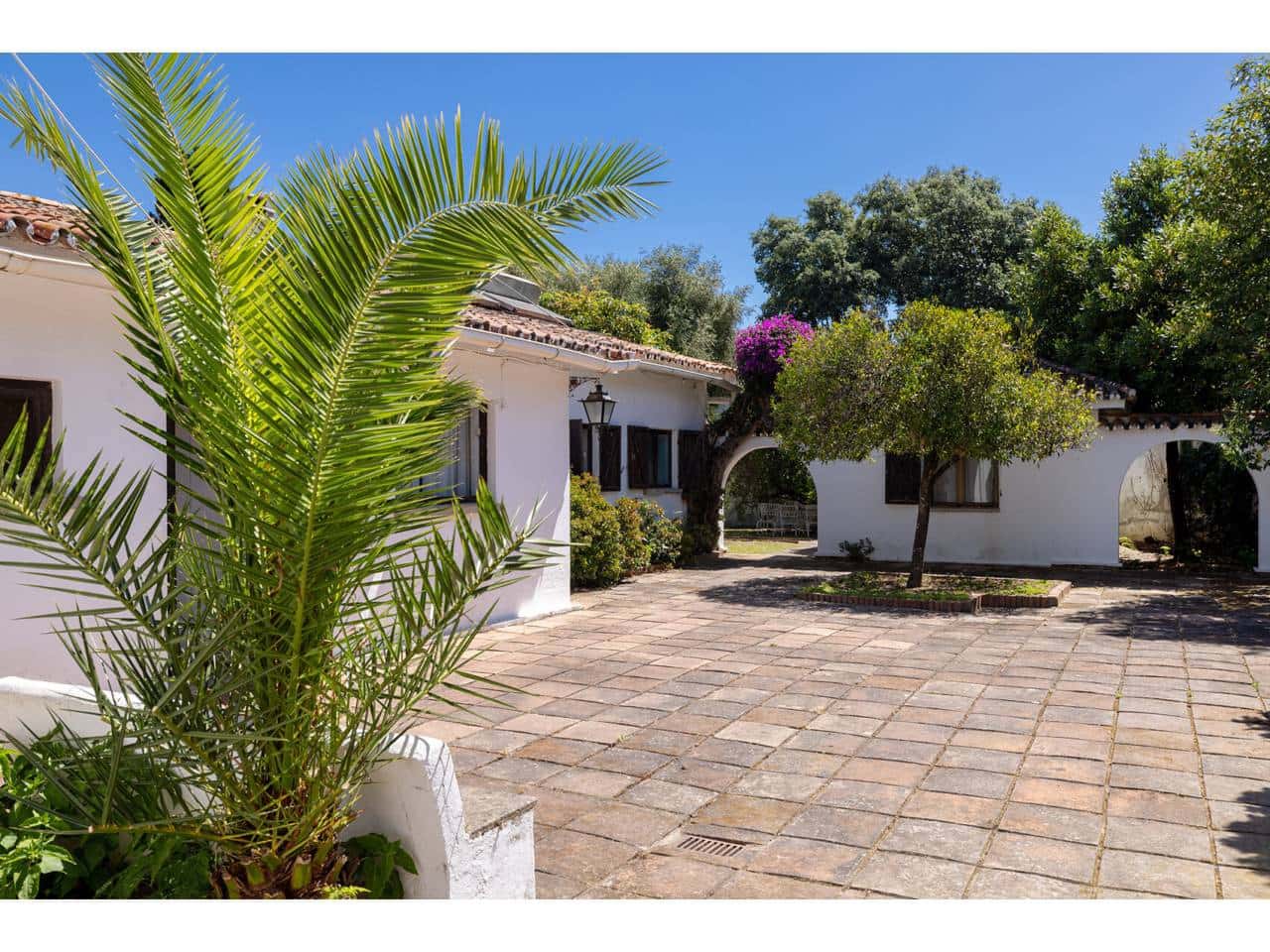 6 soverom Villa til salgs i Algeciras med garasje - € 582 000 (Ref: 9880451)