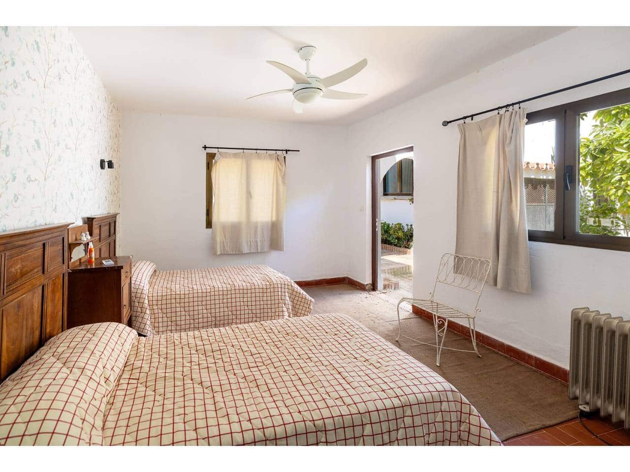 6 soverom Villa til salgs i Algeciras med garasje - € 582 000 (Ref: 9880451)