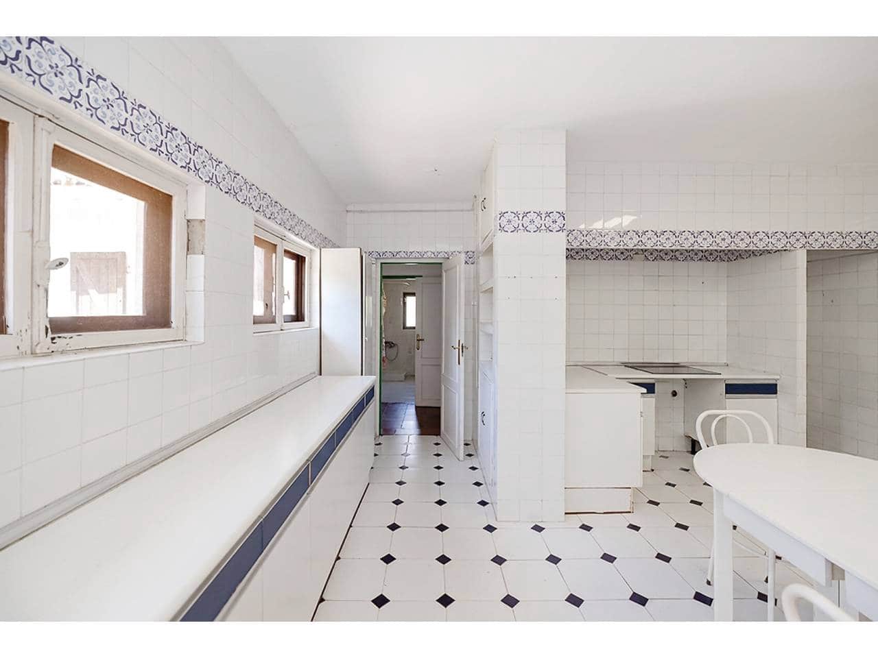 6 soverom Villa til salgs i Algeciras med garasje - € 582 000 (Ref: 9880451)