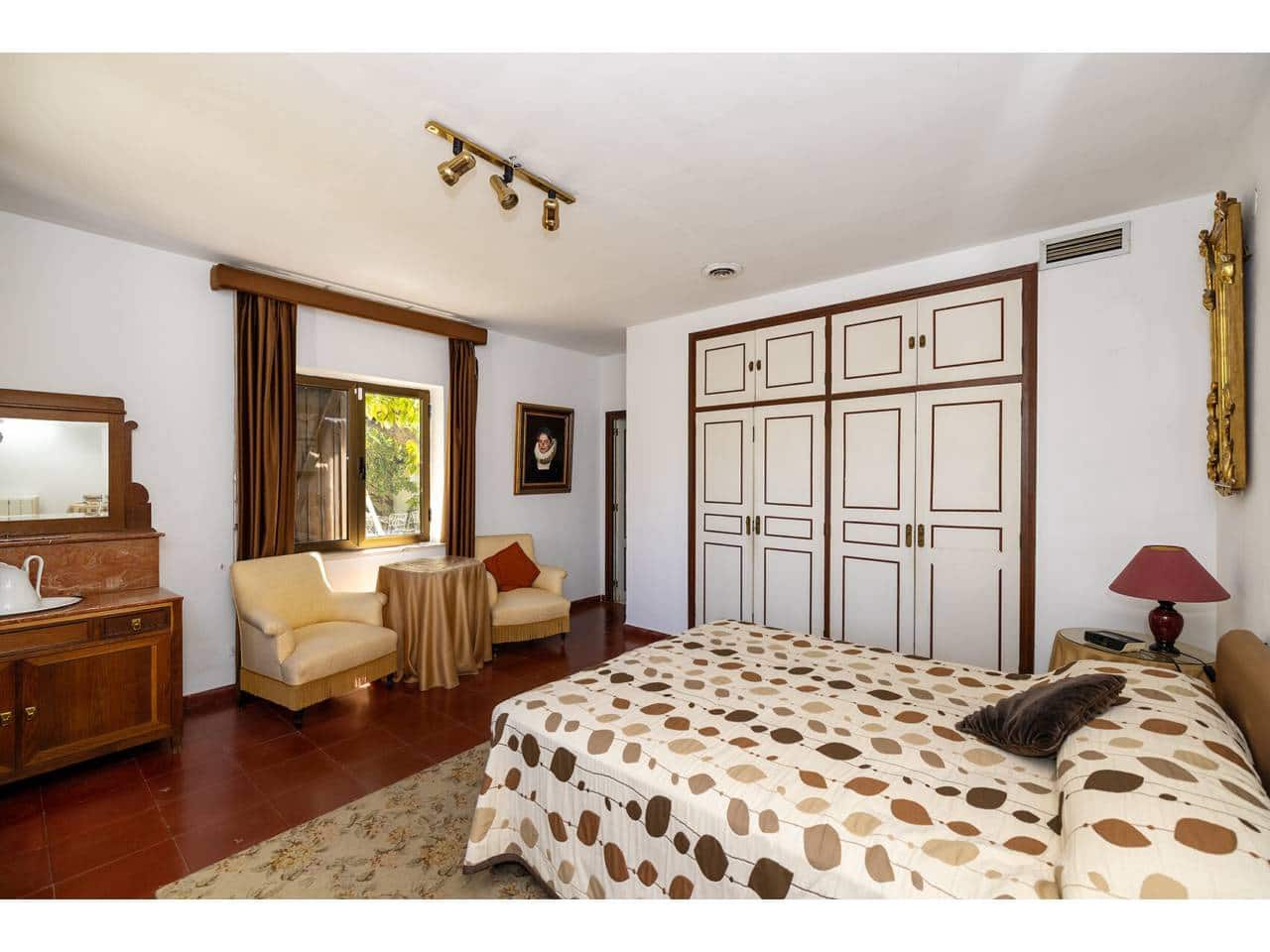 6 soverom Villa til salgs i Algeciras med garasje - € 582 000 (Ref: 9880451)