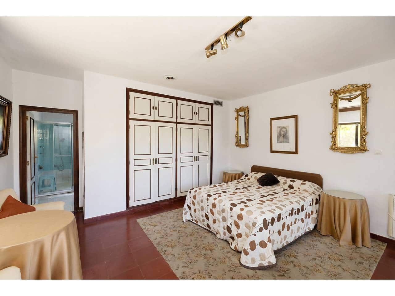 6 soverom Villa til salgs i Algeciras med garasje - € 582 000 (Ref: 9880451)