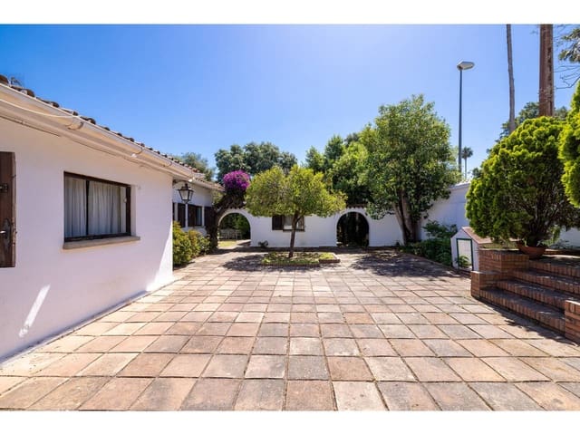 6 soveværelse Villa til salg i Algeciras med garage - € 582.000 (Ref: 9880451)