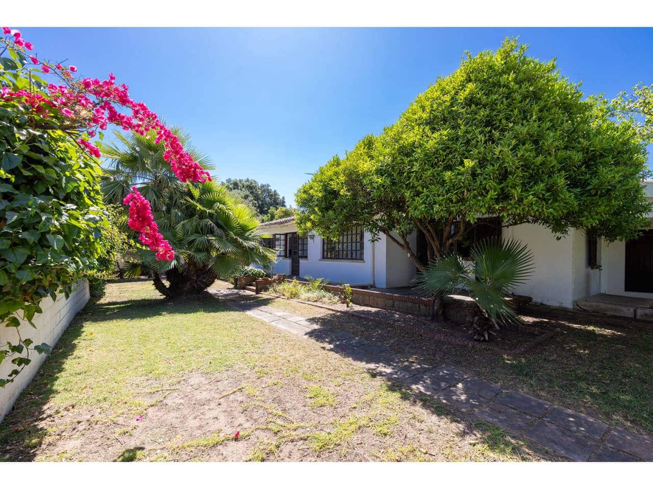 6 soverom Villa til salgs i Algeciras med garasje - € 582 000 (Ref: 9880451)