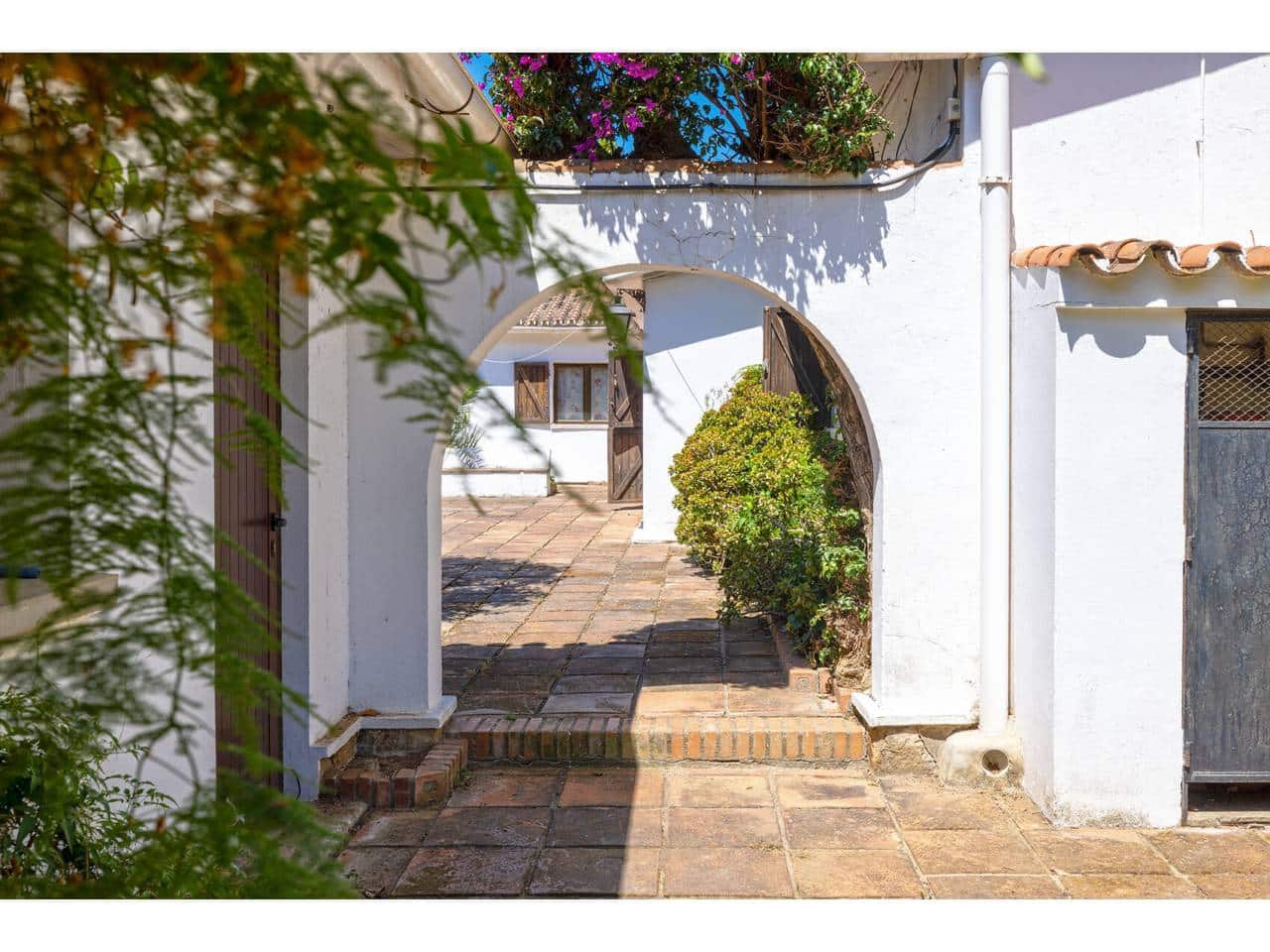 6 soverom Villa til salgs i Algeciras med garasje - € 582 000 (Ref: 9880451)