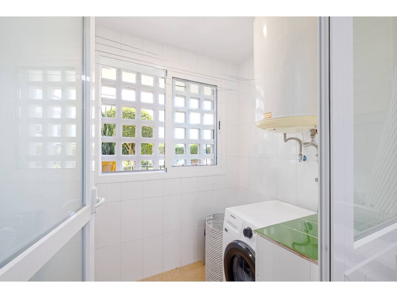 2 soveværelse Lejlighed til salg i La Alcaidesa med swimmingpool garage - € 339.000 (Ref: 9949050)