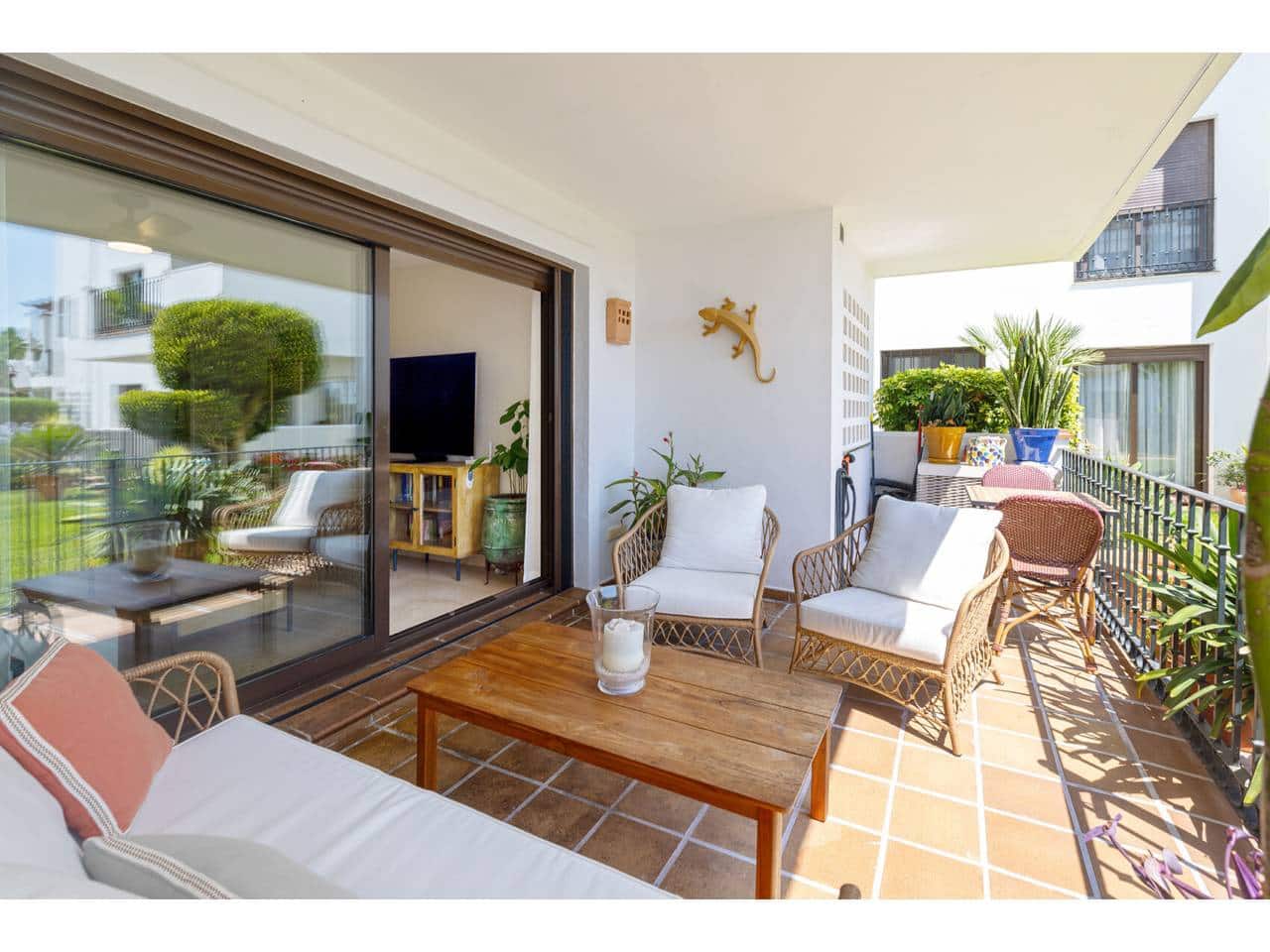 2 soveværelse Lejlighed til salg i La Alcaidesa med swimmingpool garage - € 339.000 (Ref: 9949050)