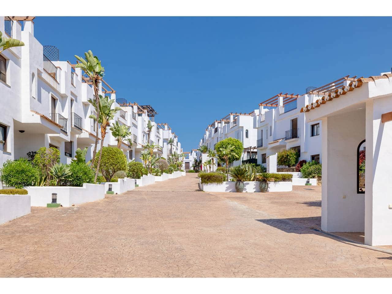 2 soveværelse Lejlighed til salg i La Alcaidesa med swimmingpool garage - € 339.000 (Ref: 9949050)