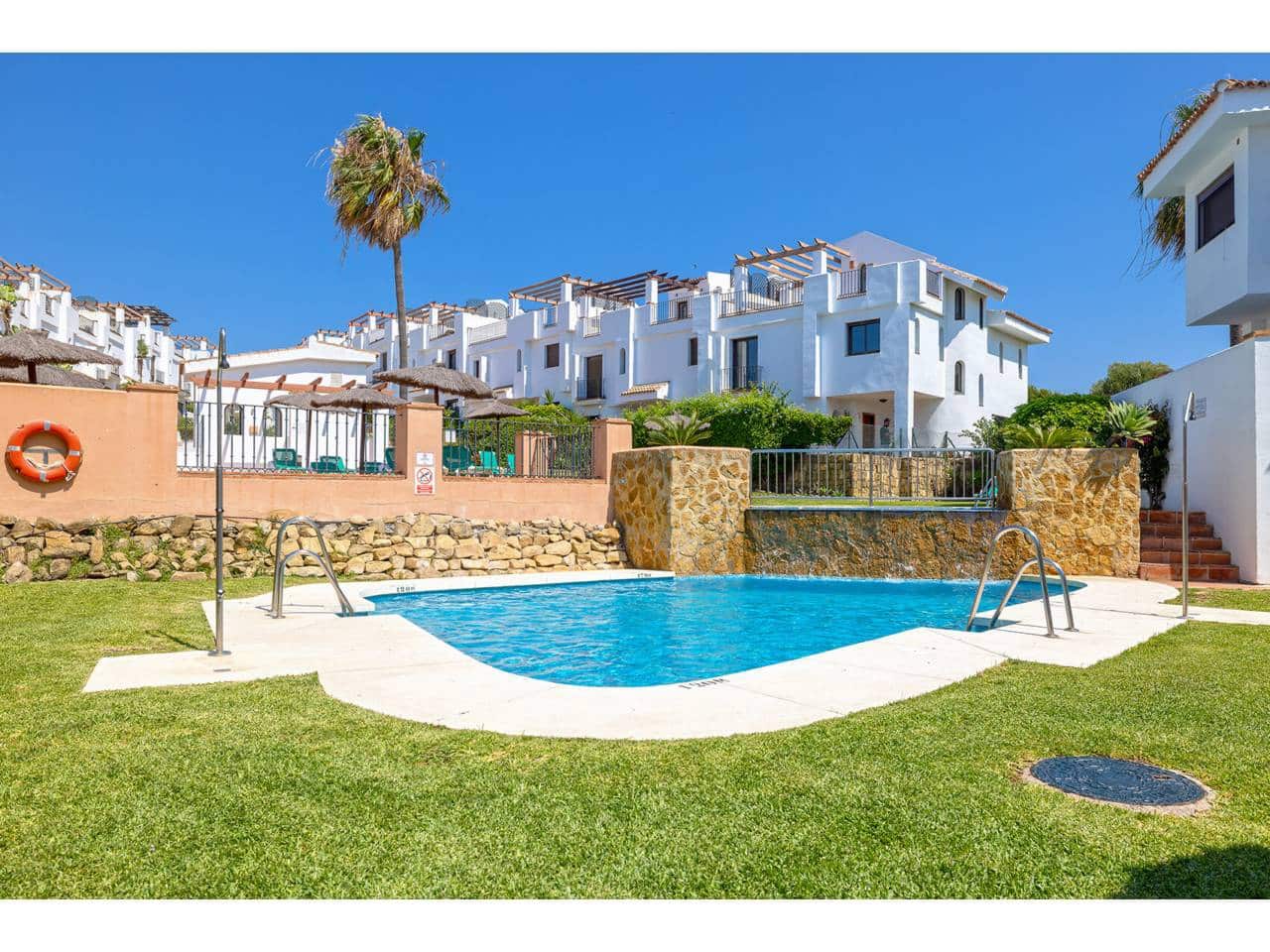 2 soveværelse Lejlighed til salg i La Alcaidesa med swimmingpool garage - € 339.000 (Ref: 9949050)