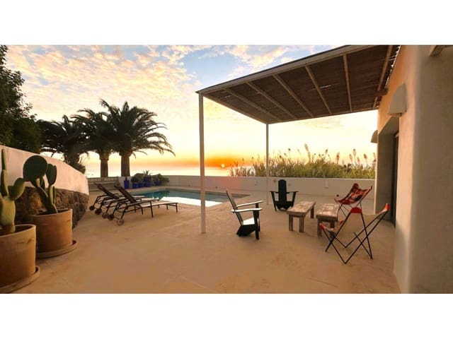 3 bedroom Villa for sale in Tarifa with pool garage - € 2,500,000 (Ref: 9964891)