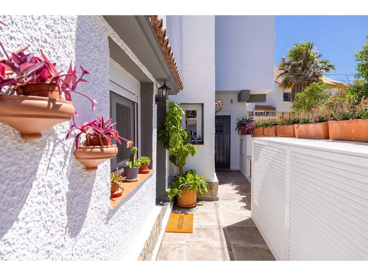 9 bedroom Villa for sale in Manilva with pool - € 1,250,000 (Ref: 9969117)