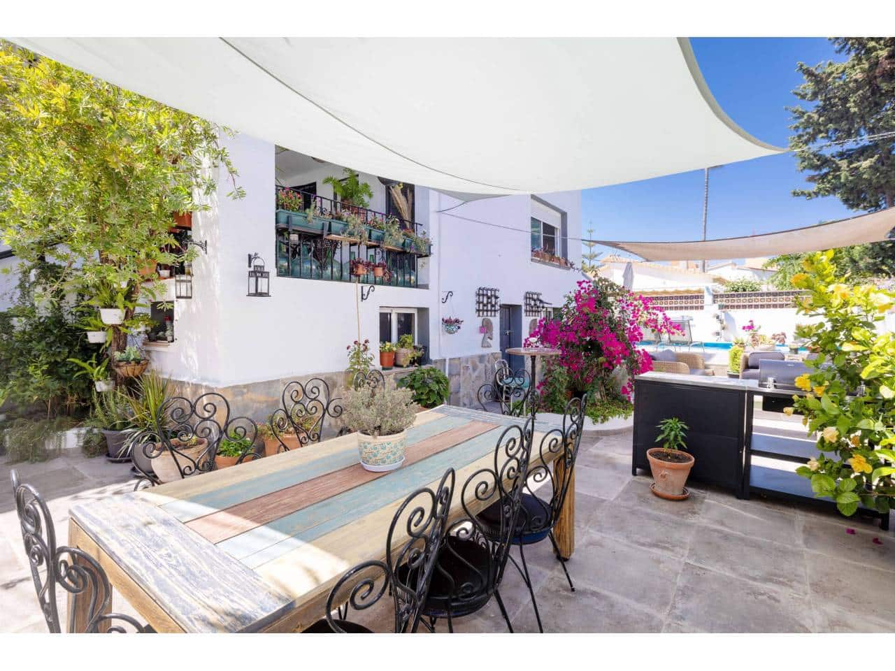 9 bedroom Villa for sale in Manilva with pool - € 1,250,000 (Ref: 9969117)