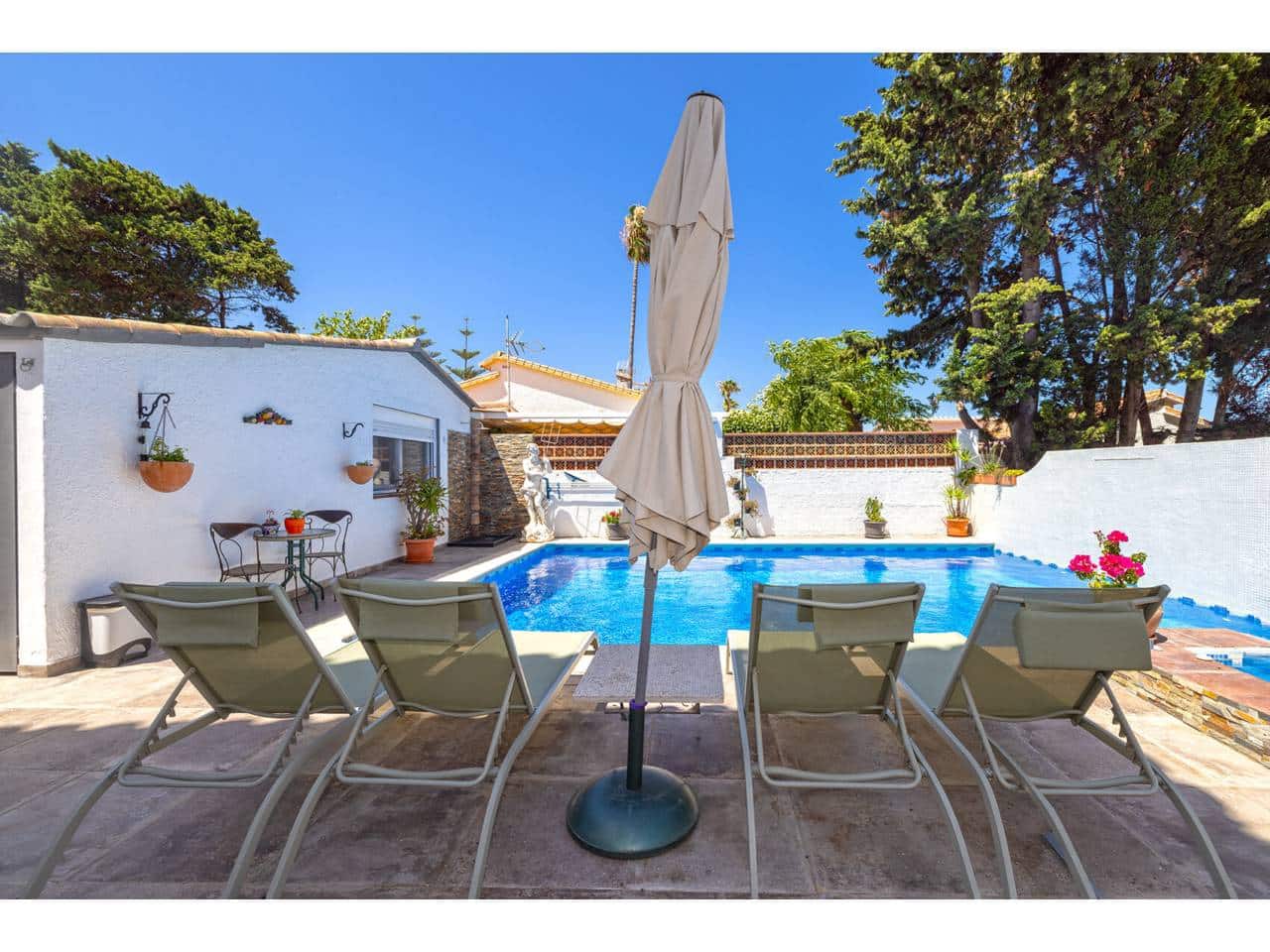 9 bedroom Villa for sale in Manilva with pool - € 1,250,000 (Ref: 9969117)