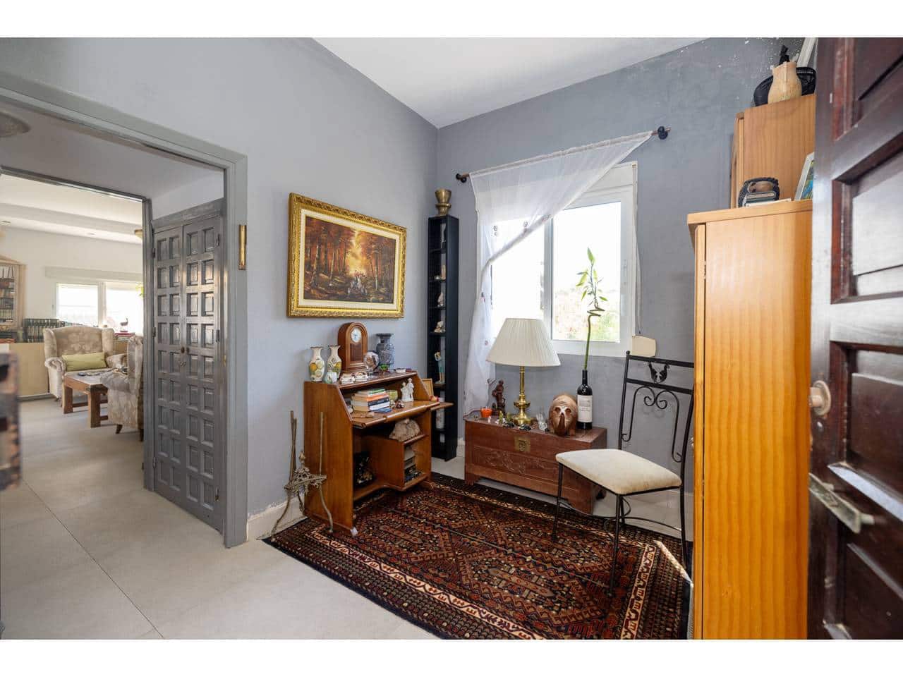 9 bedroom Villa for sale in Manilva with pool - € 1,250,000 (Ref: 9969117)