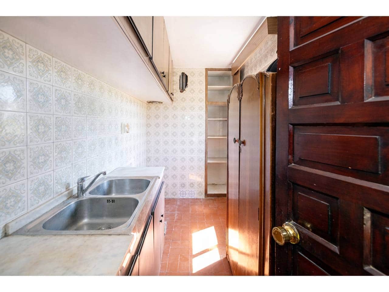 9 bedroom Villa for sale in Manilva with pool - € 1,250,000 (Ref: 9969117)