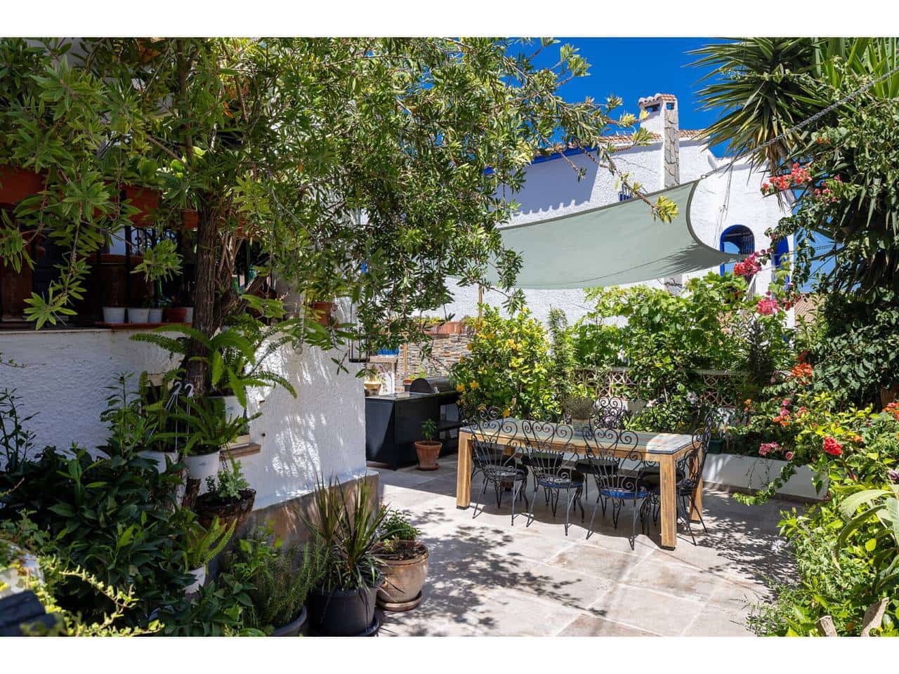 9 bedroom Villa for sale in Manilva with pool - € 1,250,000 (Ref: 9969117)