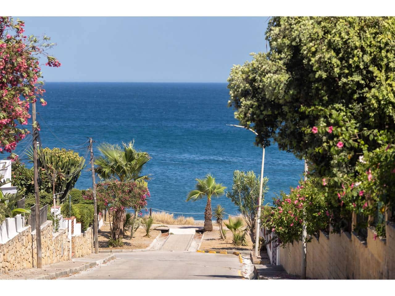 9 bedroom Villa for sale in Manilva with pool - € 1,250,000 (Ref: 9969117)