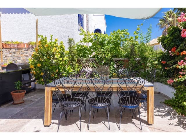 9 soverom Villa til salgs i Manilva med svømmebasseng - € 1 250 000 (Ref: 9969117)