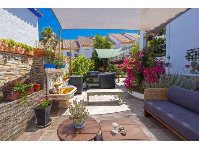 9 soverom Villa til salgs i Manilva med svømmebasseng - € 1 250 000 (Ref: 9969117)