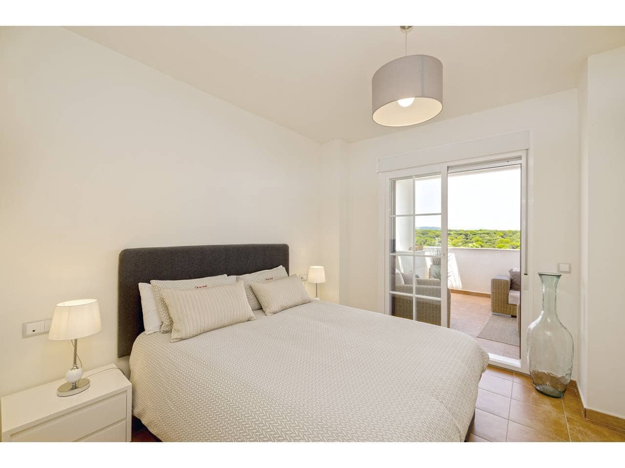 2 slaapkamer Appartement te koop in La Alcaidesa met zwembad garage - € 300.000 (Ref: 9978081)