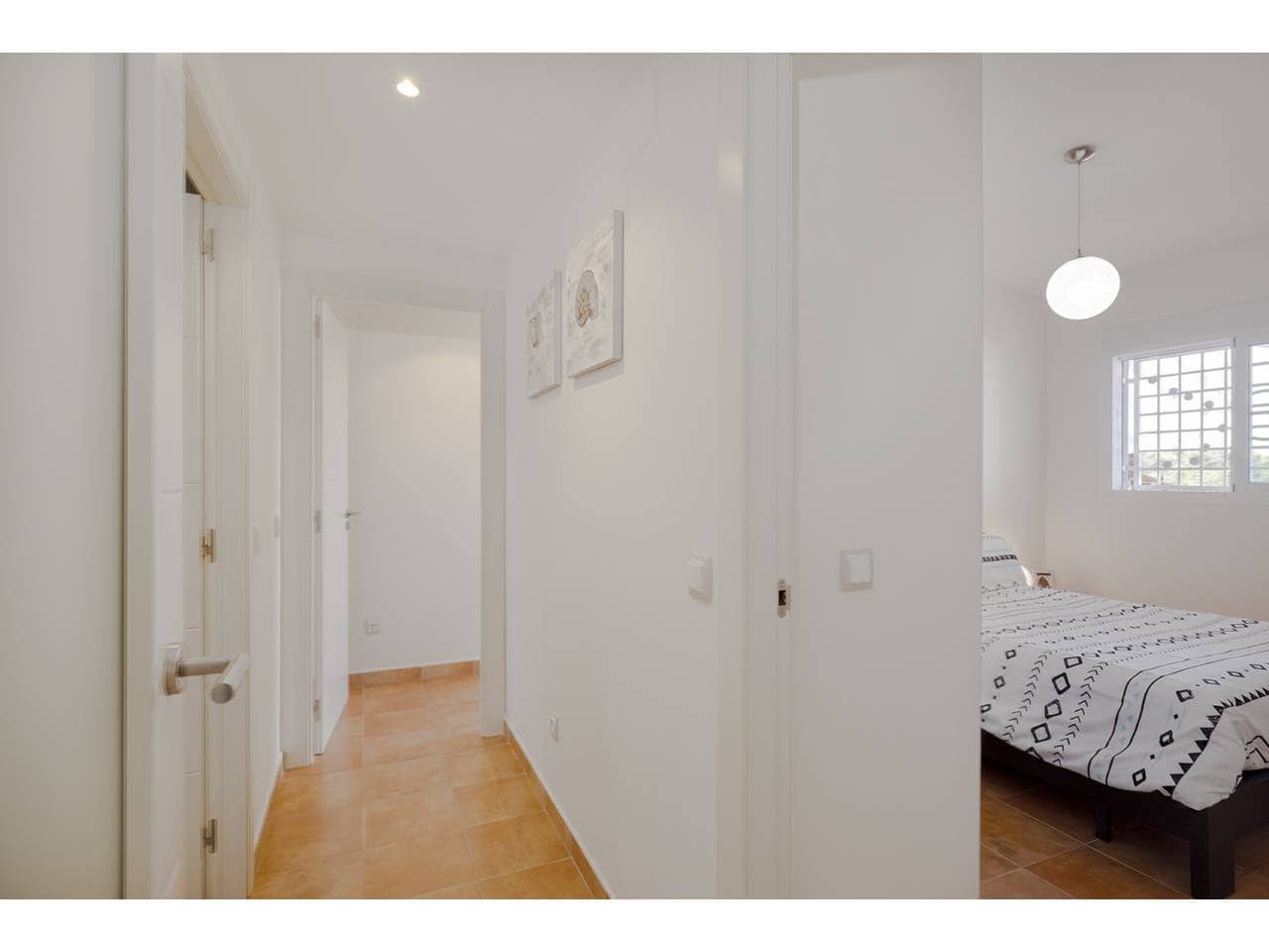 2 slaapkamer Appartement te koop in La Alcaidesa met zwembad garage - € 300.000 (Ref: 9978081)