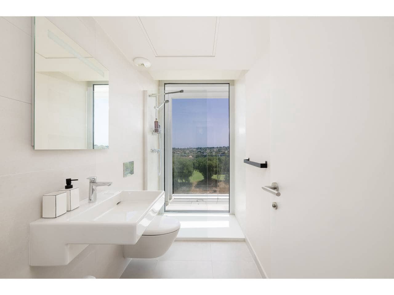 5 quarto Moradia Geminada para venda em Sotogrande com piscina garagem - 1 450 000 € (Ref: 9996559)