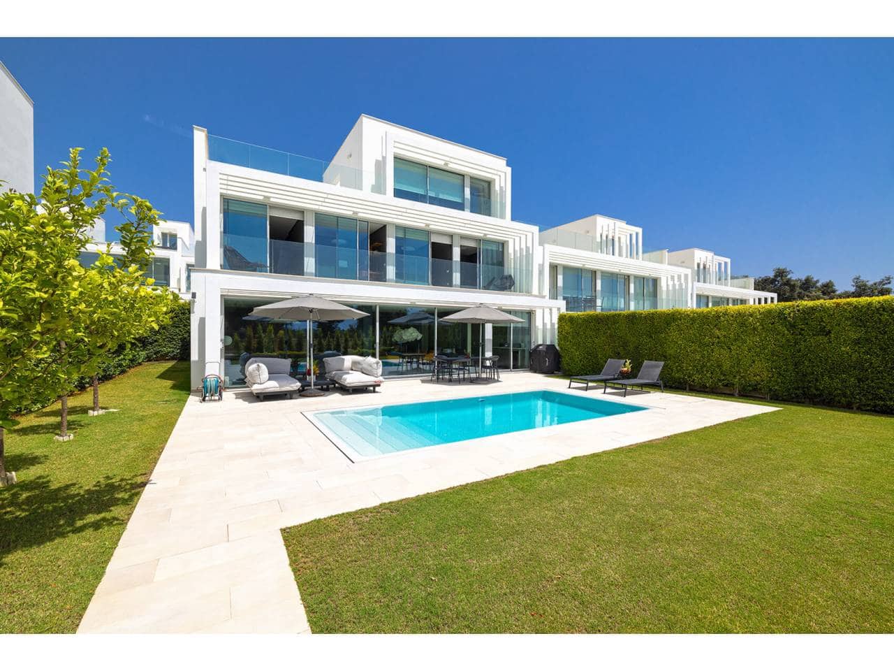 5 quarto Moradia Geminada para venda em Sotogrande com piscina garagem - 1 450 000 € (Ref: 9996559)