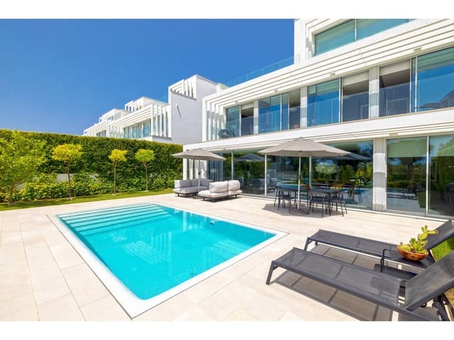 5 soverom Kjedet enebolig til salgs i Sotogrande, San Roque med svømmebasseng garasje - € 1 450 000 (Ref: 9996559)