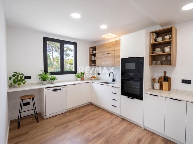 4 makuuhuone Omakotitalo myytävänä paikassa Cala Millor, Son Servera mukana uima-altaan 
autotalli - 820 000 € (Ref: 10032514)