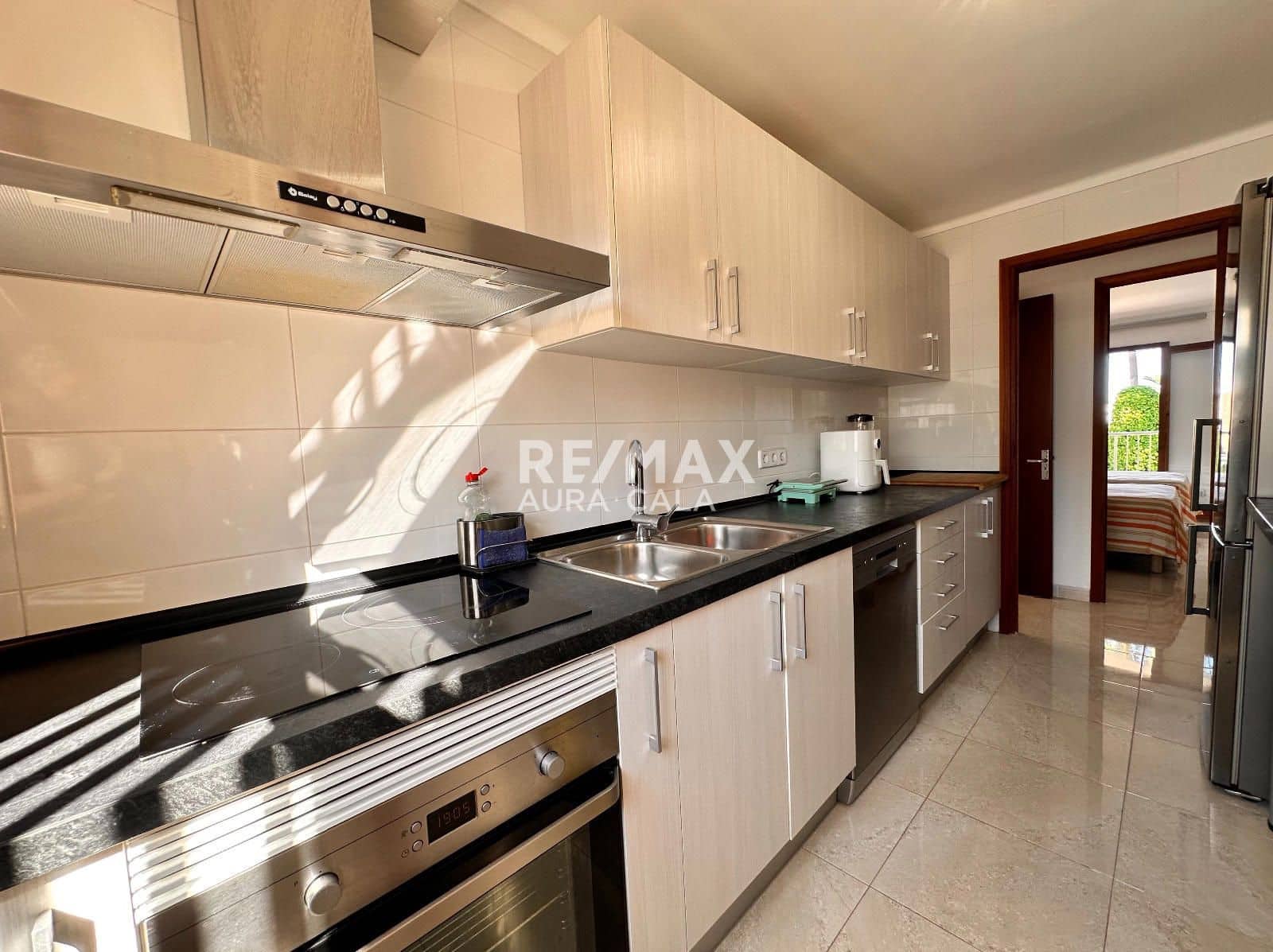 3 bedroom Flat for sale in Platja d'Alcudia with garage - € 670,000 (Ref: 10125223)